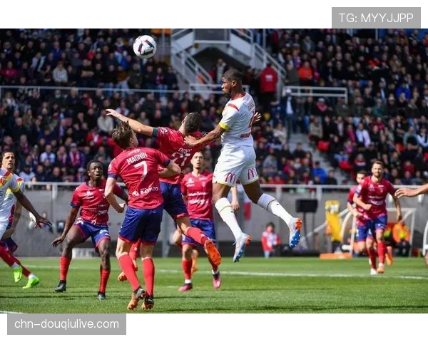 从濒临降级到稳居中游:波鸿主帅托马斯-莱奇一个赛季的改造之路