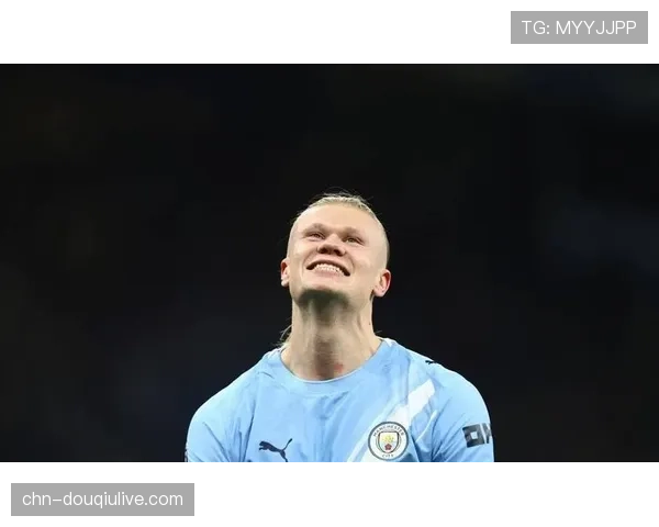 特写:终场哨响,哈兰德与贝林厄姆交换球衣并简短交流 特写:终场哨响,哈兰德与贝林厄姆交换球衣并简短交流